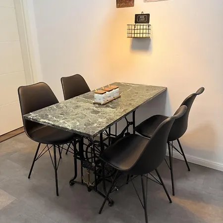 Exclusive 2 Og 1 Mit Balkon In Lage! *